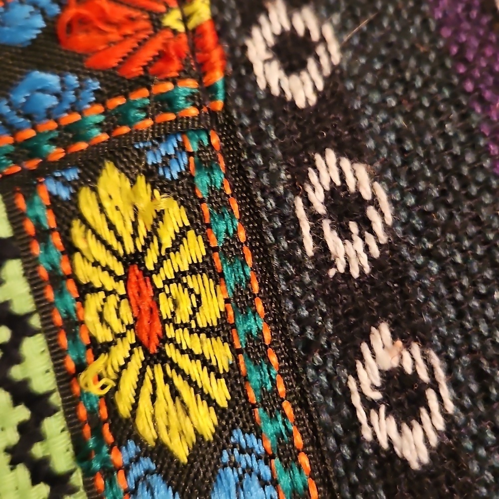 Boho Crossbody Bag Aztec/Mexican Design w Fringe & Wooden Beads Woven Pattern - Picture 5 of 10